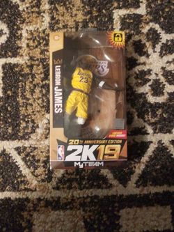 20TH ANNIVERSARY 2K19 EDITION NBA 🏀 BASKETBALL LOS ANGELES LAKERS. NEW IN BOX THE 👑 KING LEBRON JAMES FIGUREINE