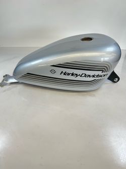 2021 Harley Sportster Iron 3.3G Fuel Gas Tank Silver dark. SM9KNT0363