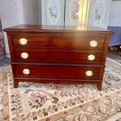 Awesome Beautiful Mahogany Lane Hope Cedar Chest Circa 1930s Beautiful Restored Refurbished To Original Mahogany Color 