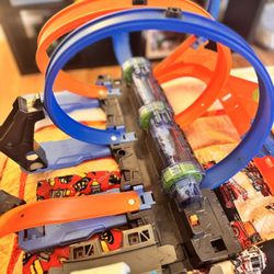 Hotwheel tracks 2 large box