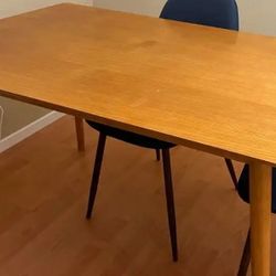 Dining Table Seats 4-6 People 