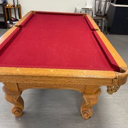 Pool table 8ft ( free delivery & set up & new color felt of your choice )