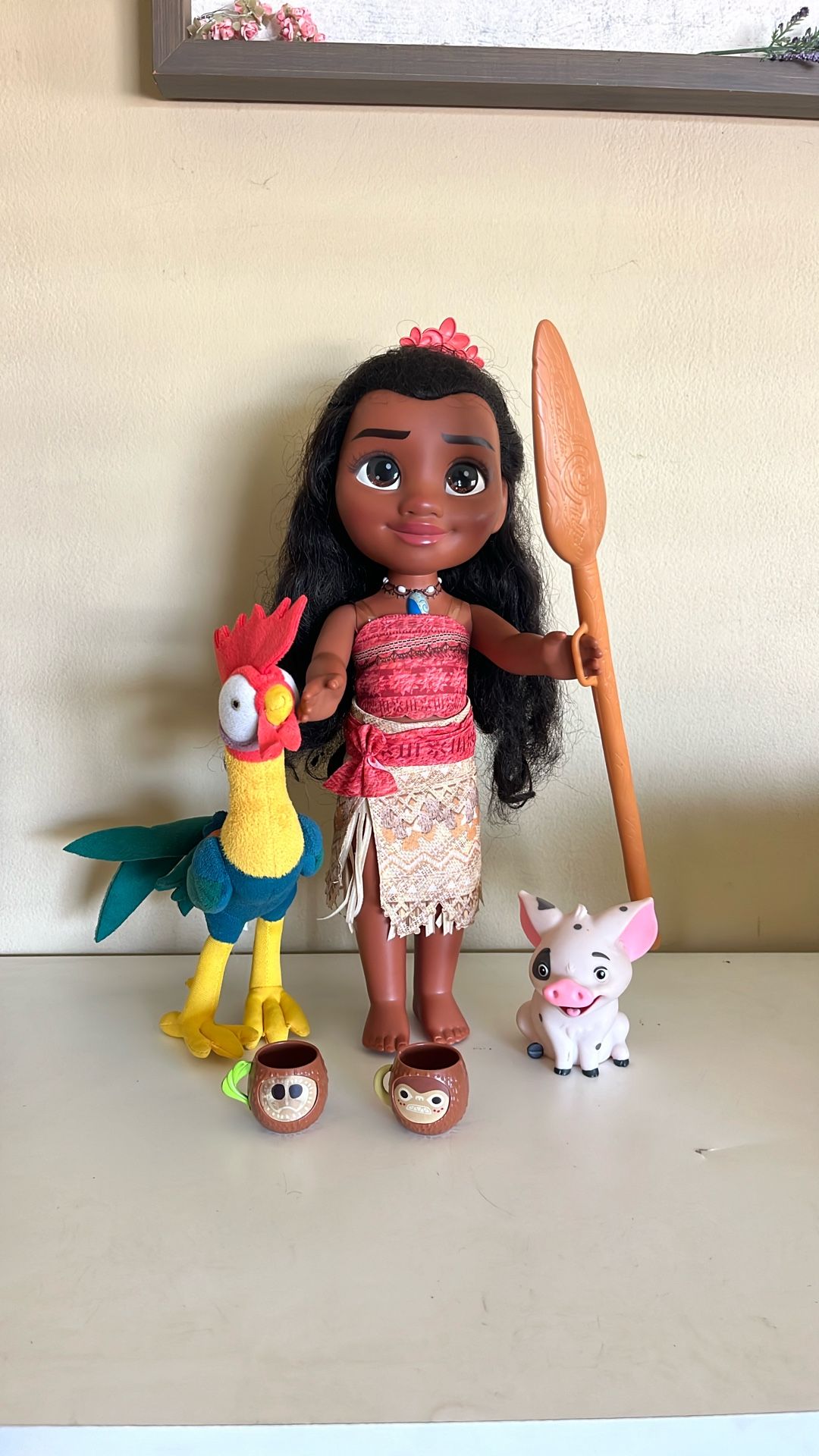 Disney Moana Doll Come With Original Clothes.Tiara .Attach Necklace “14”inch Tall Come With Púa.heihei. coconuts-cups Rowing Boat.all Good Condition