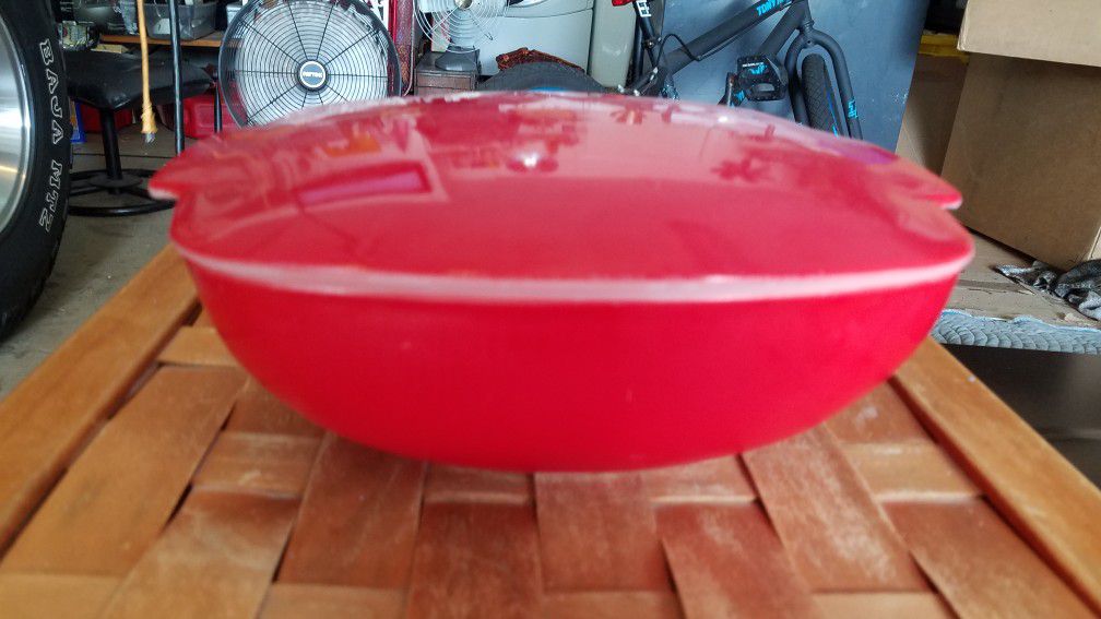 Pyrex 21/2 Qt Red bowl #525B. B-46. With lid