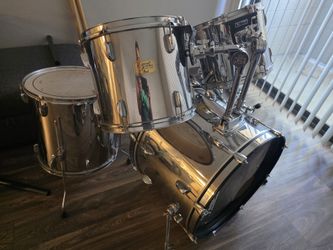 Awesome 5pc Pearl Export Chrome Series Drums