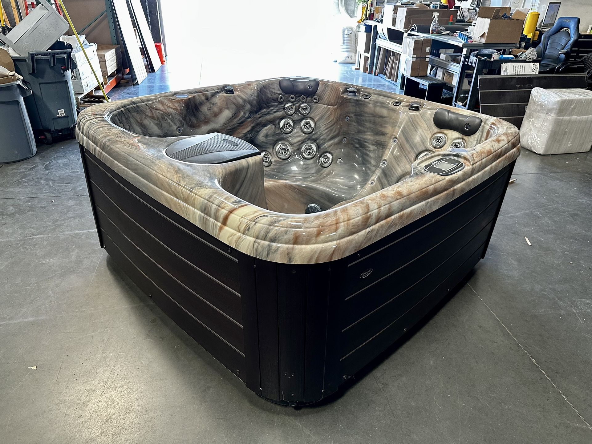 Hot Tub - 461 MAAX Spa