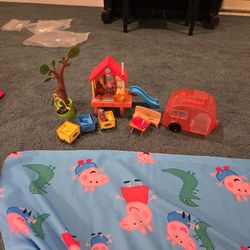 PEPPA PIG CLUB HOUSE TALKS, TREE, TOYS & CAMPER CASE SEE DESCRIPTION 