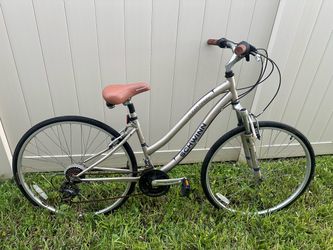 Schwinn Clear Creek Hybrid Bike