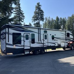 2018 Keystone Fuzion 369 Fifth Wheel Trailer