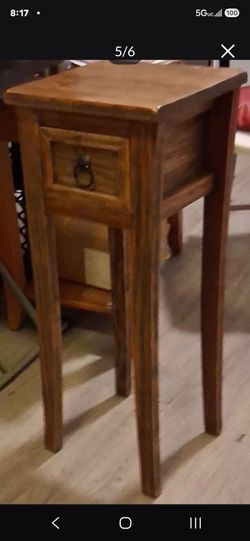 TABLE  SOLID WOOD, STURDY