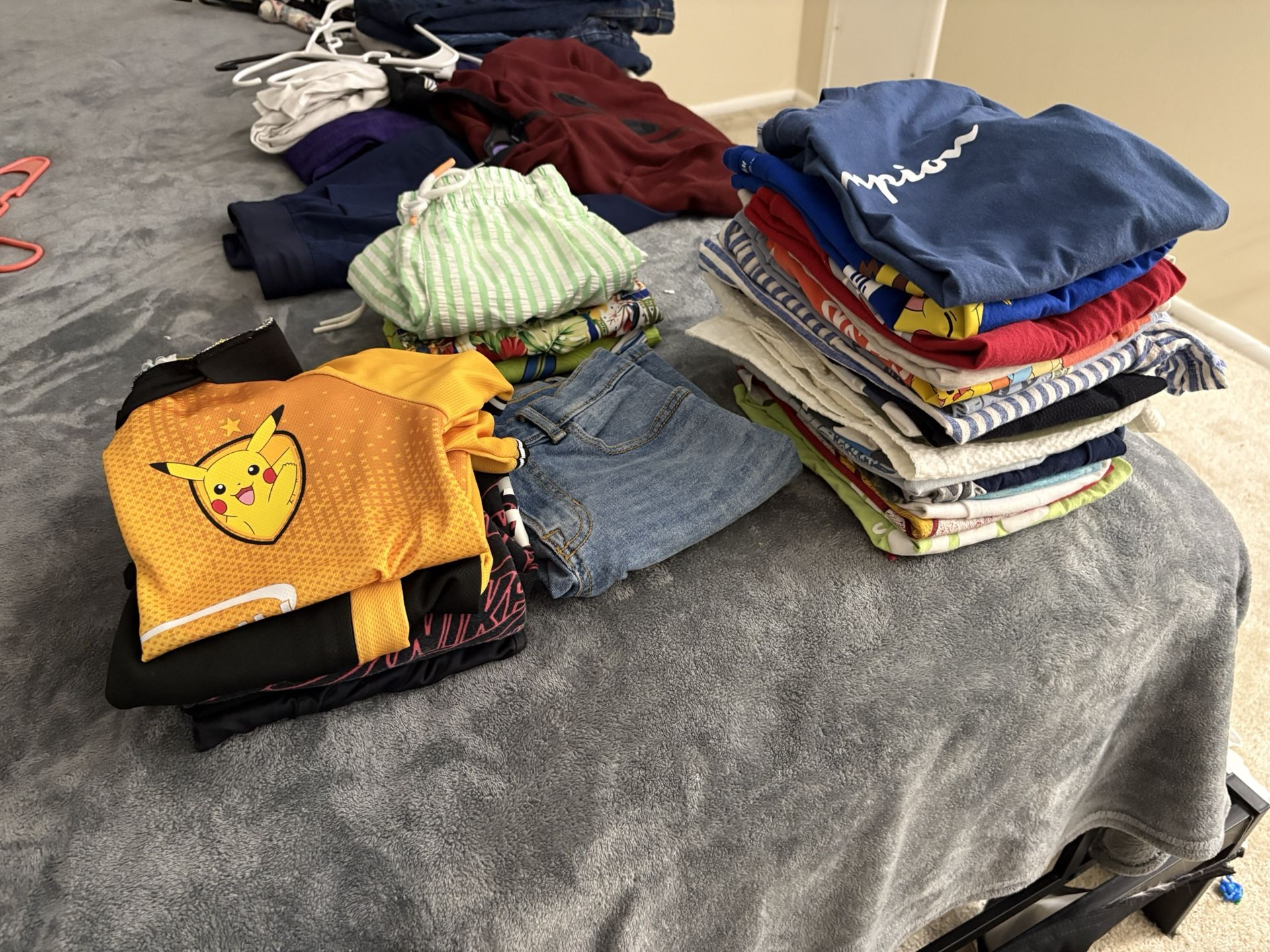 Boys S-M Clothing Lot