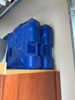 6 Gallon Igloo Water Jugs