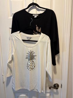 Set of 2 Tommy Bahama Pineapple super soft Tops women’s Size Medium clothes