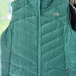                      550 North face Woman’s Vest