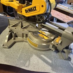 DEWALT miter Saw