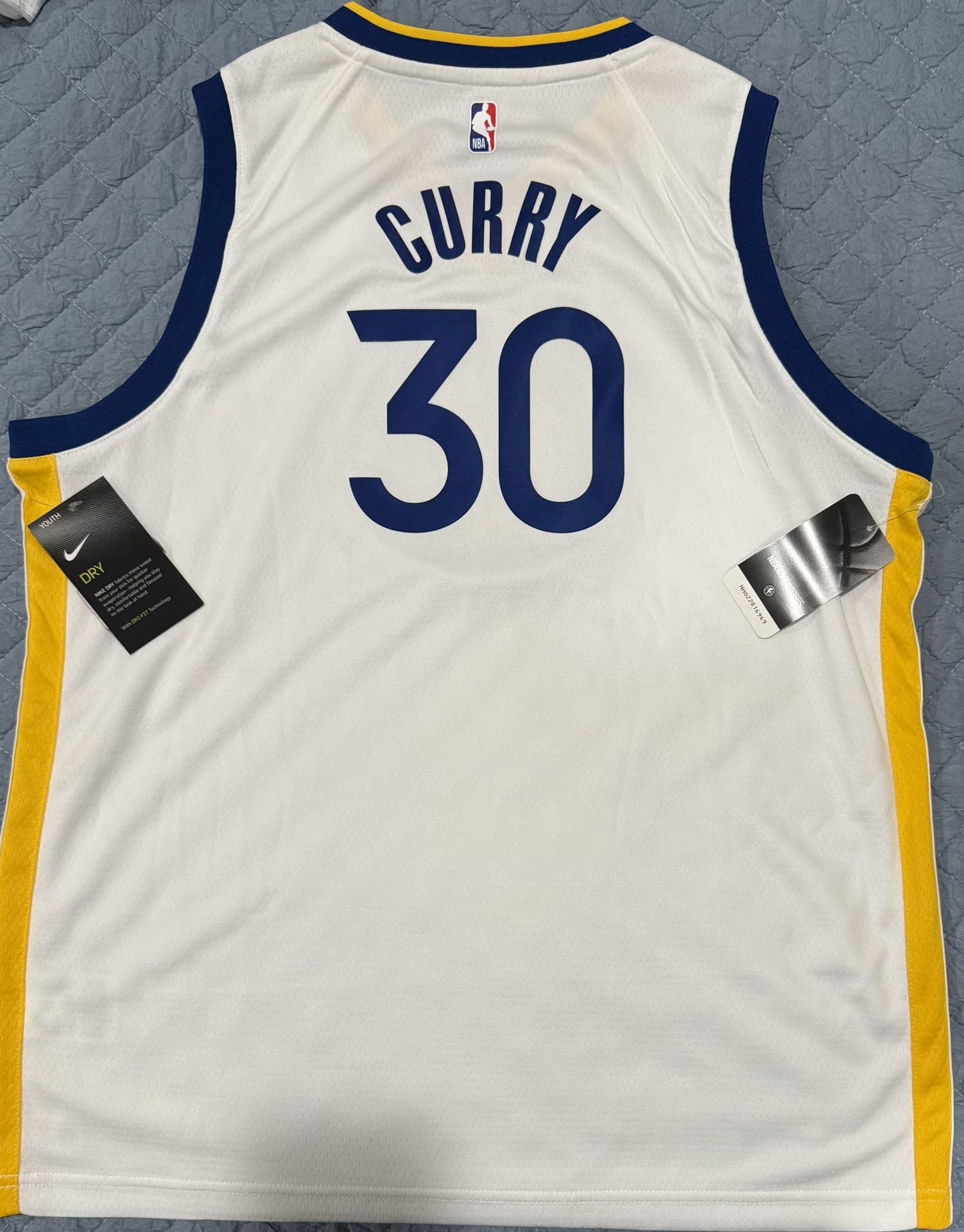 Steph Curry Jersey XL Youth for Sale in Lynwood, CA - OfferUp