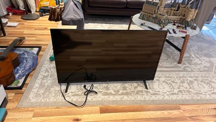 40 inch Roku TV + Remote