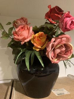 Lack Vase With Roses