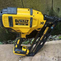 DeWalt 20V MAX XR Lithium-Ion Electric Cordless 16-Gauge Angled Finishing Nailer---Brand New!