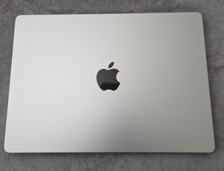 MacBook Pro (2021) 14.2", M1 Max , 64GB Ram, 2TB SSD, Silver