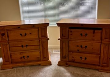 Nightstands (night stands) pair