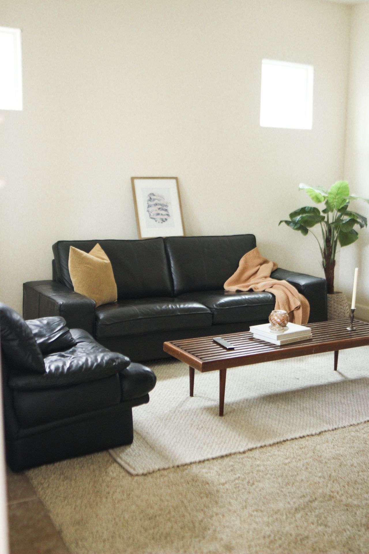 FREE DELIVERY 🛋️ MCM Leather Sofa Black