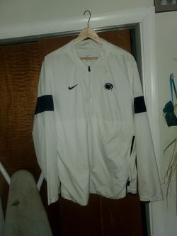 MENS AUTHENTIC NIKE PENN STATE SIZE LARGE WINDBREAKER.