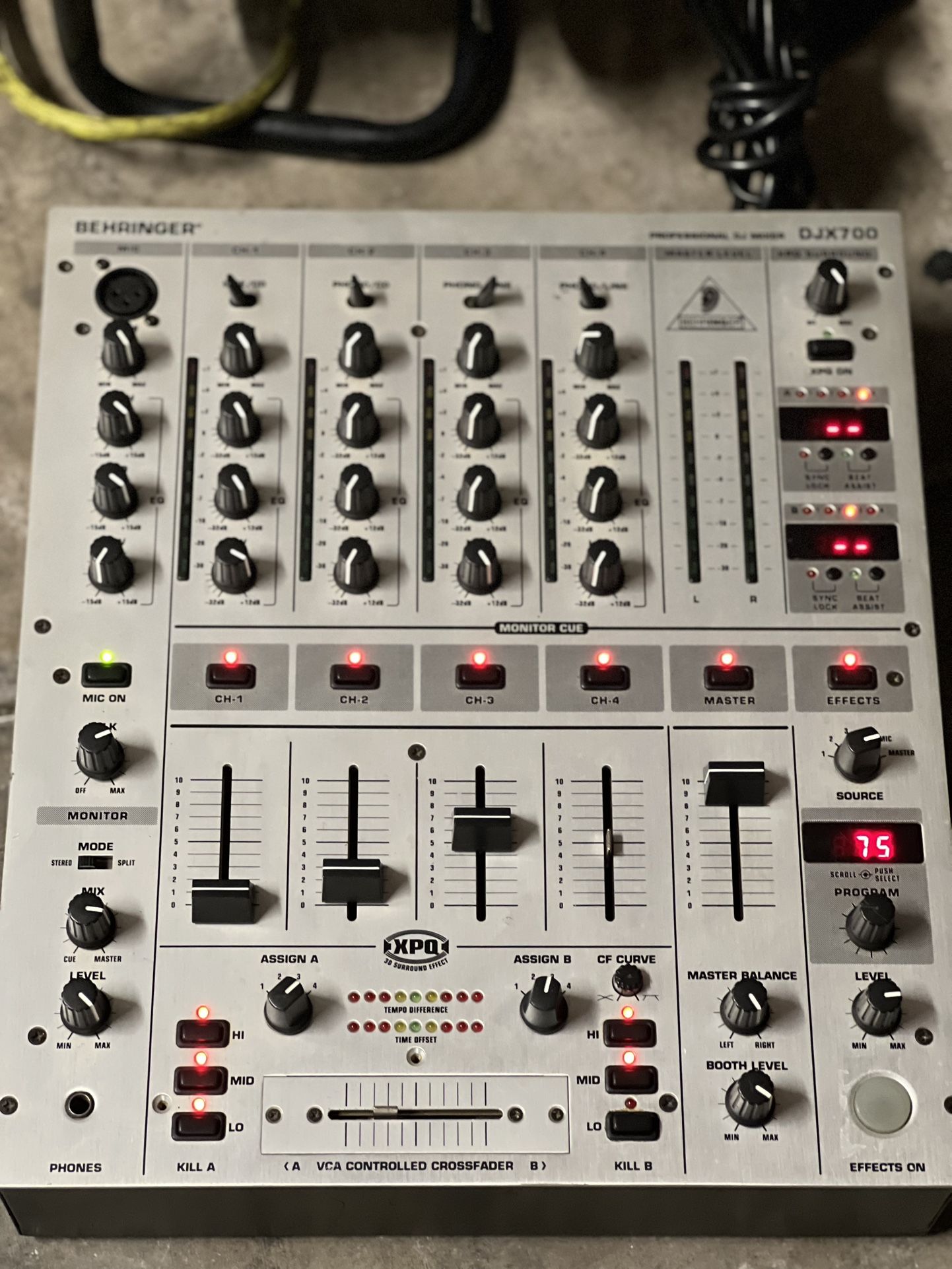Behringer PRO MIXER DJX700 5 Channel DJ Mixer Works Great!