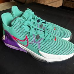 Nike LeBron Witness 6’s “Emerald Berry”