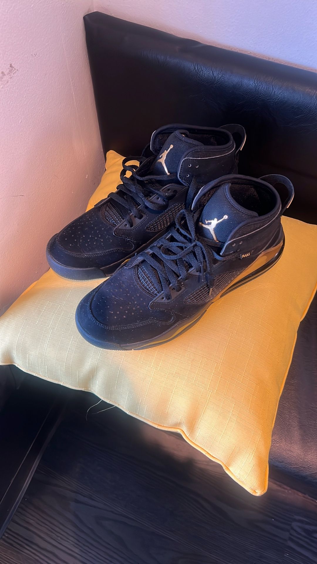 JORDAN MARS 270
