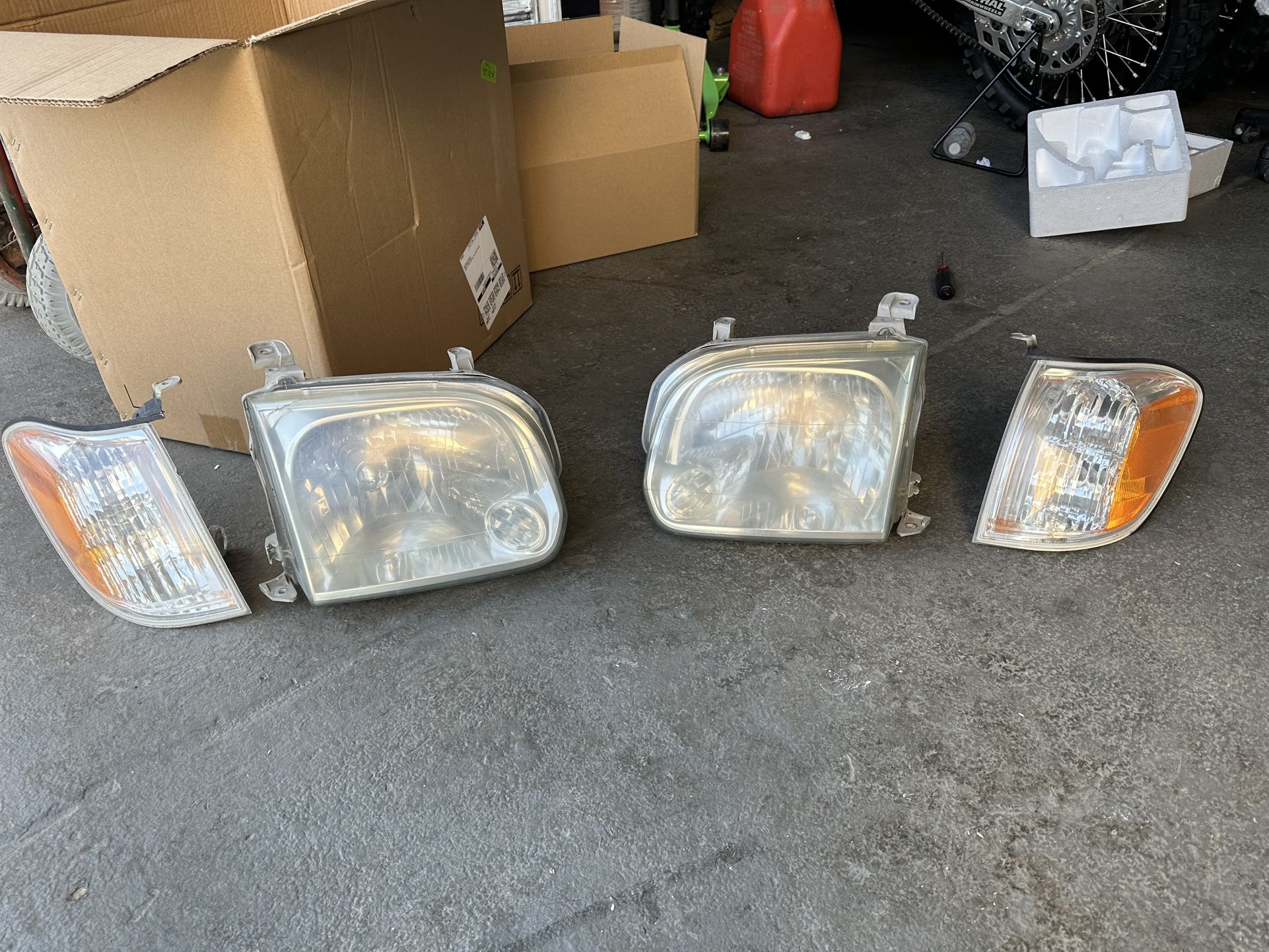 2008-2015 Toy Sequioa Head Lamps And Marker Light $80