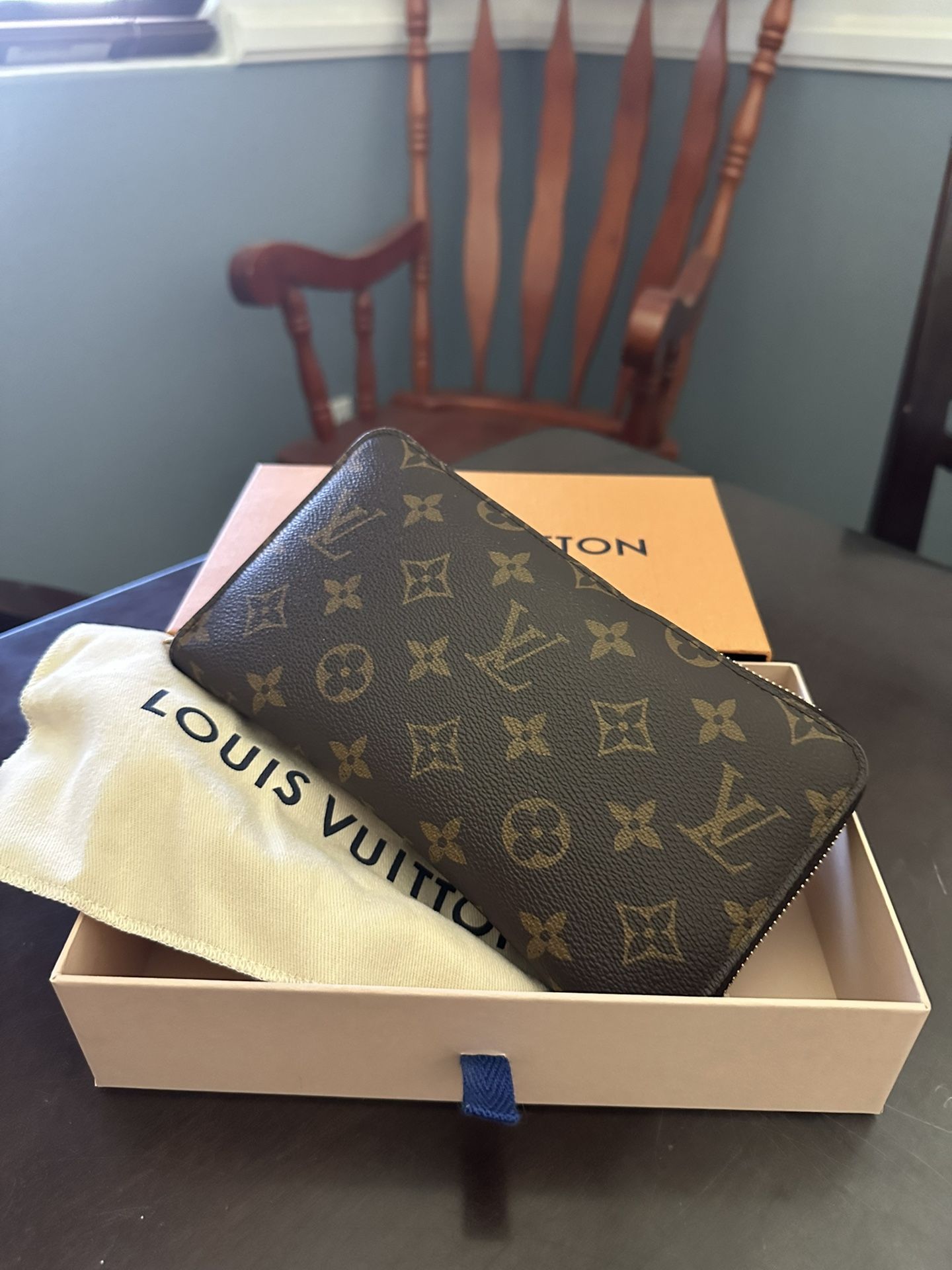 Louis Vuitton Zippy Organizer Wallet