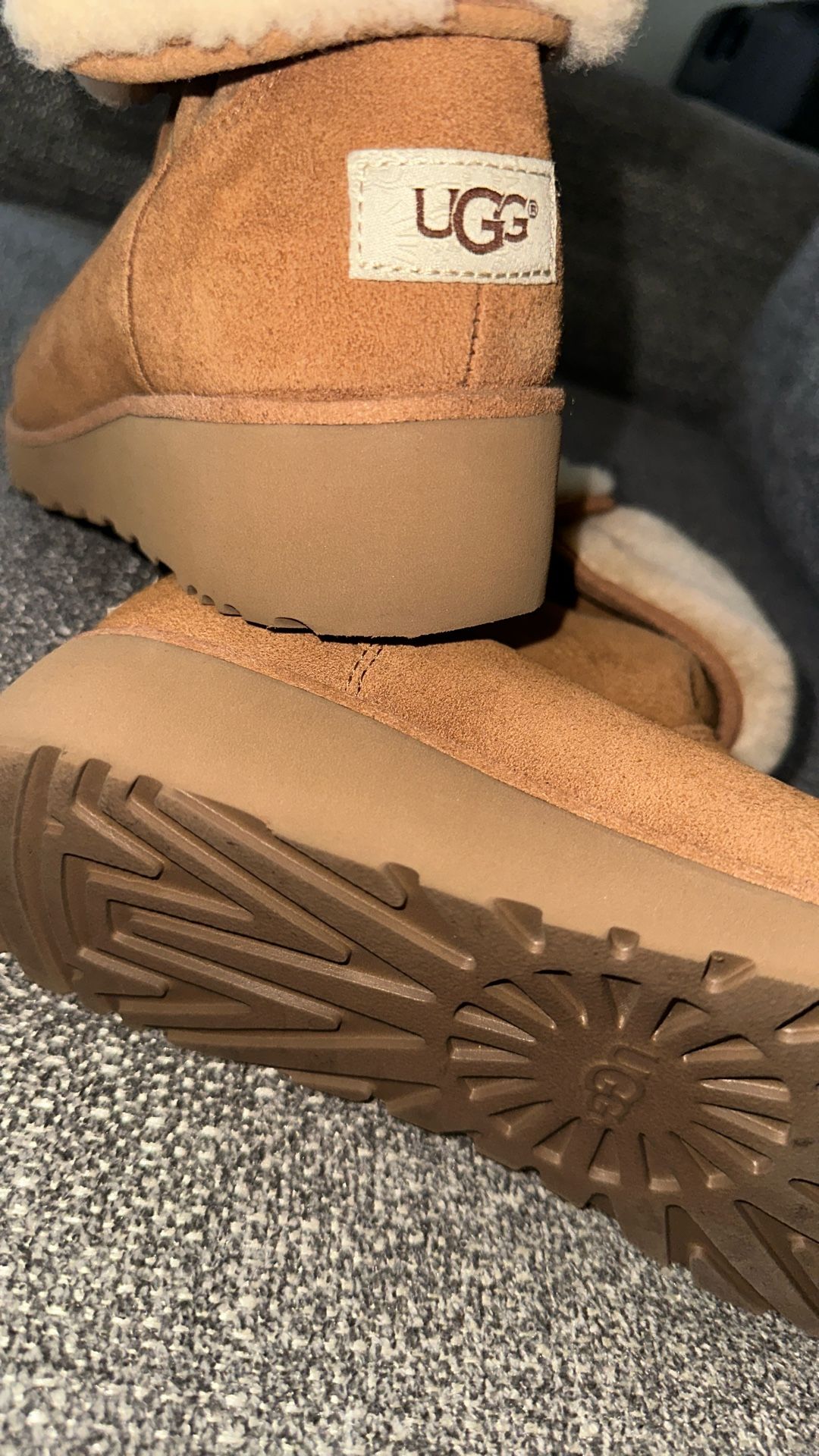 UGG