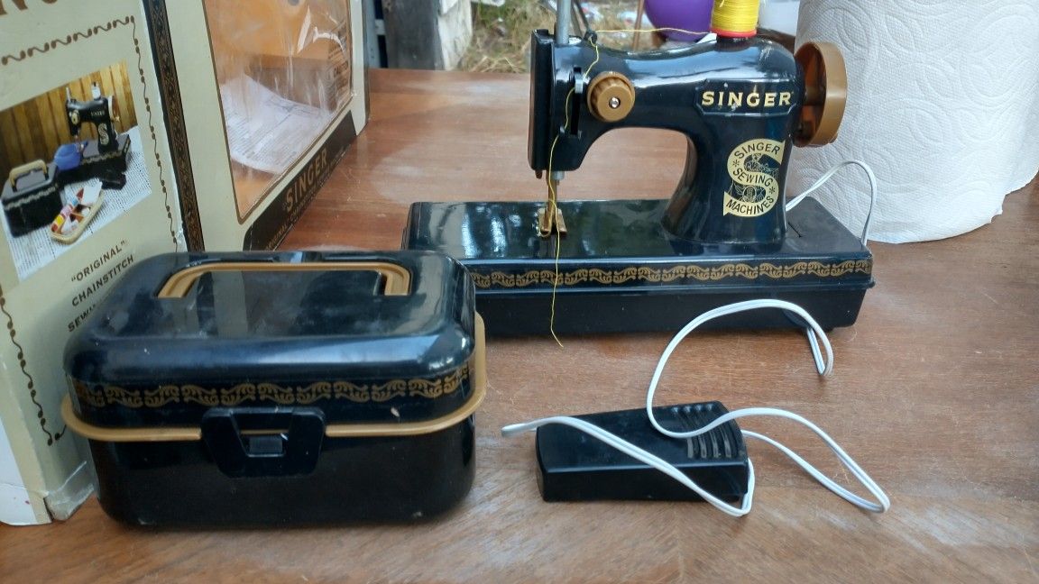 Vintage Style Singer Toy Sewing Machine