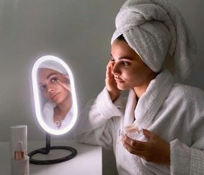 VERA Luxe Lighted Vanity Mirror