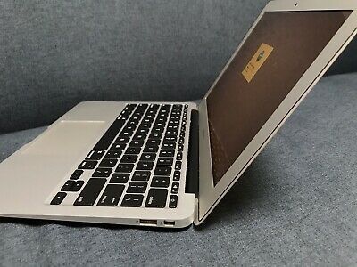 Apple laptop computer