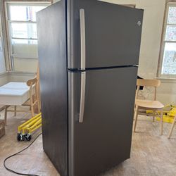 Ge Refrigerator 17.5cu