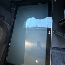 LG 32” Full HD 1080p TV with Wall Mount