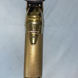 Amazing trimmer for cutting hair and trimming Need it gone asap  Amazing condition, SHARP blade $90 or OBO Comes with charger