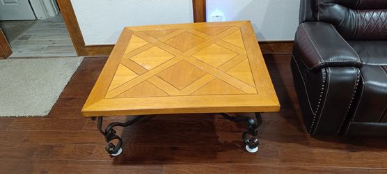 Vintage Coffee table
(Price is negotiable)