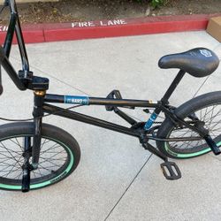Haro 20’ Midway BMX Bike *GREAT CONDITION*