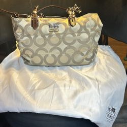 Coach Signature Purse LIKE NEW With Dust Bag