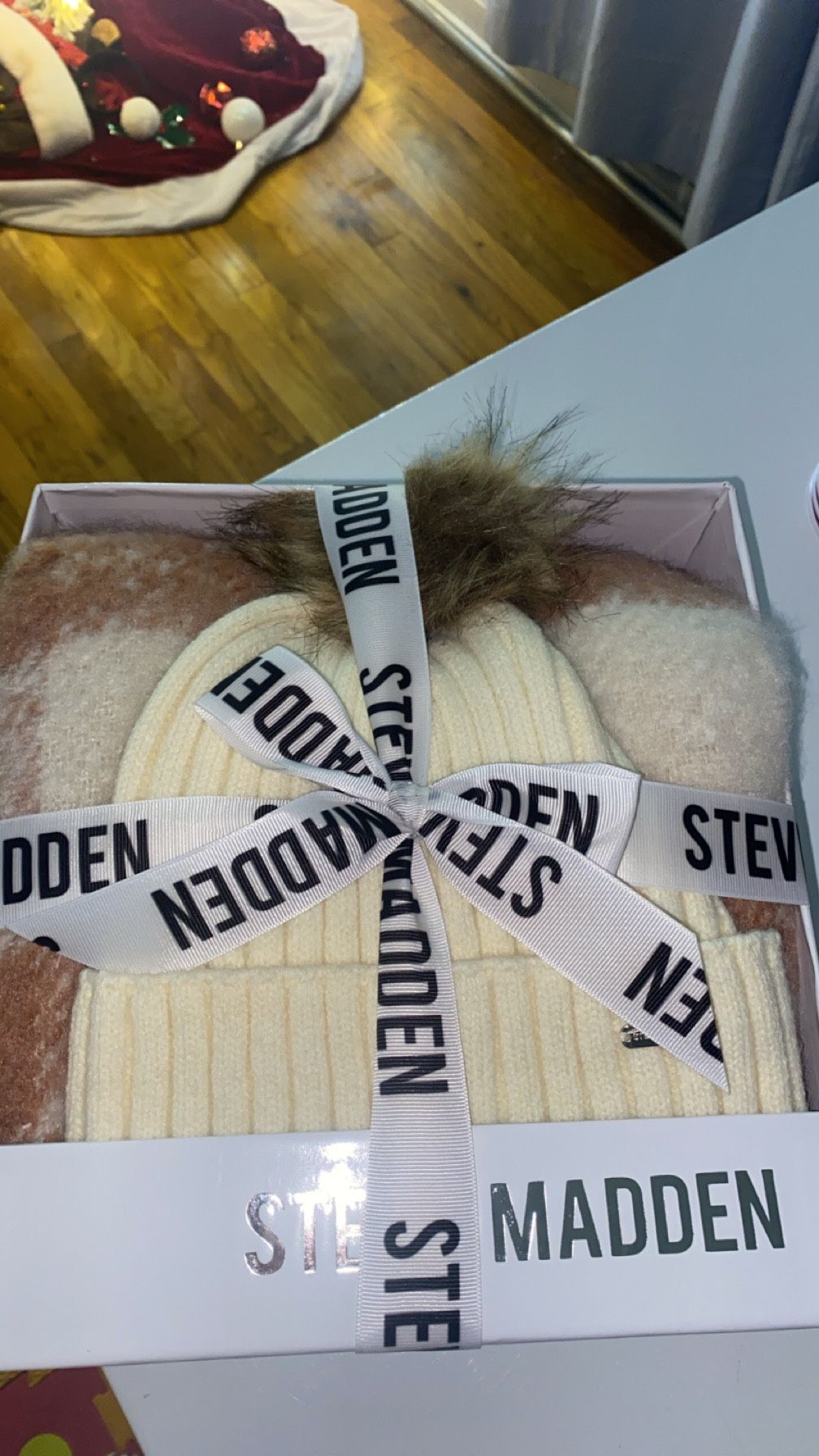 Steve Madden Hat And Scarf Set Pink