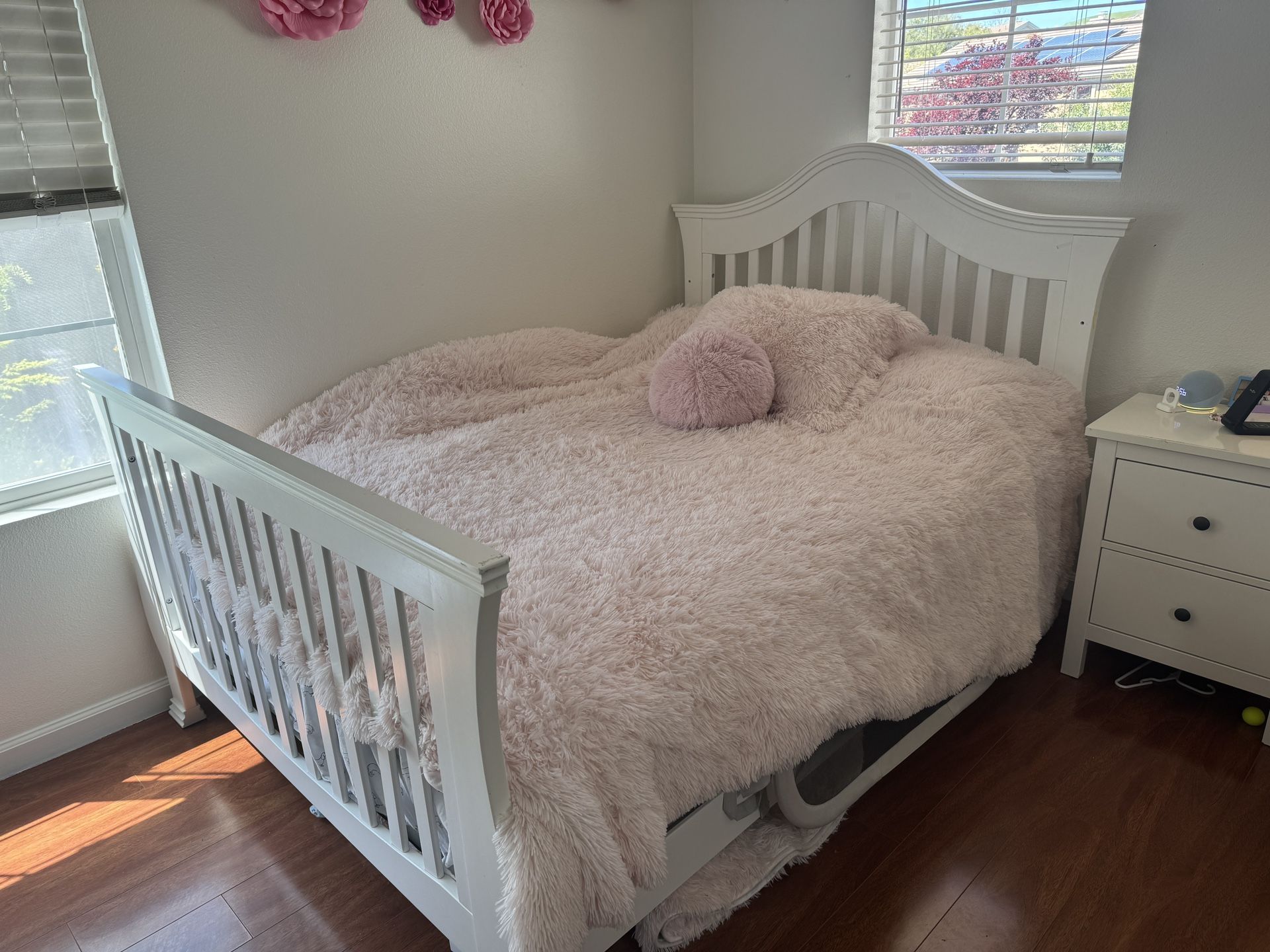 Bedroom Bed Frame & Mattress (Full)