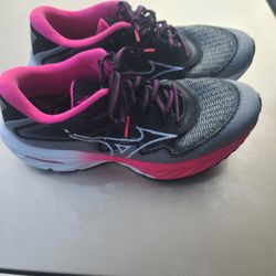 Mizuno Women's Tennis Shoe 