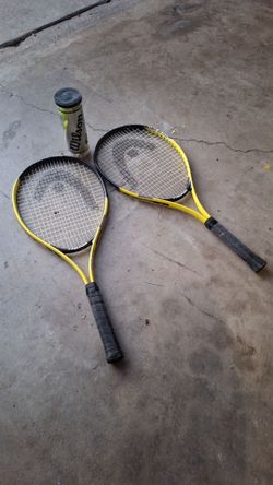 Tennis Racks + 3 Tennis balls