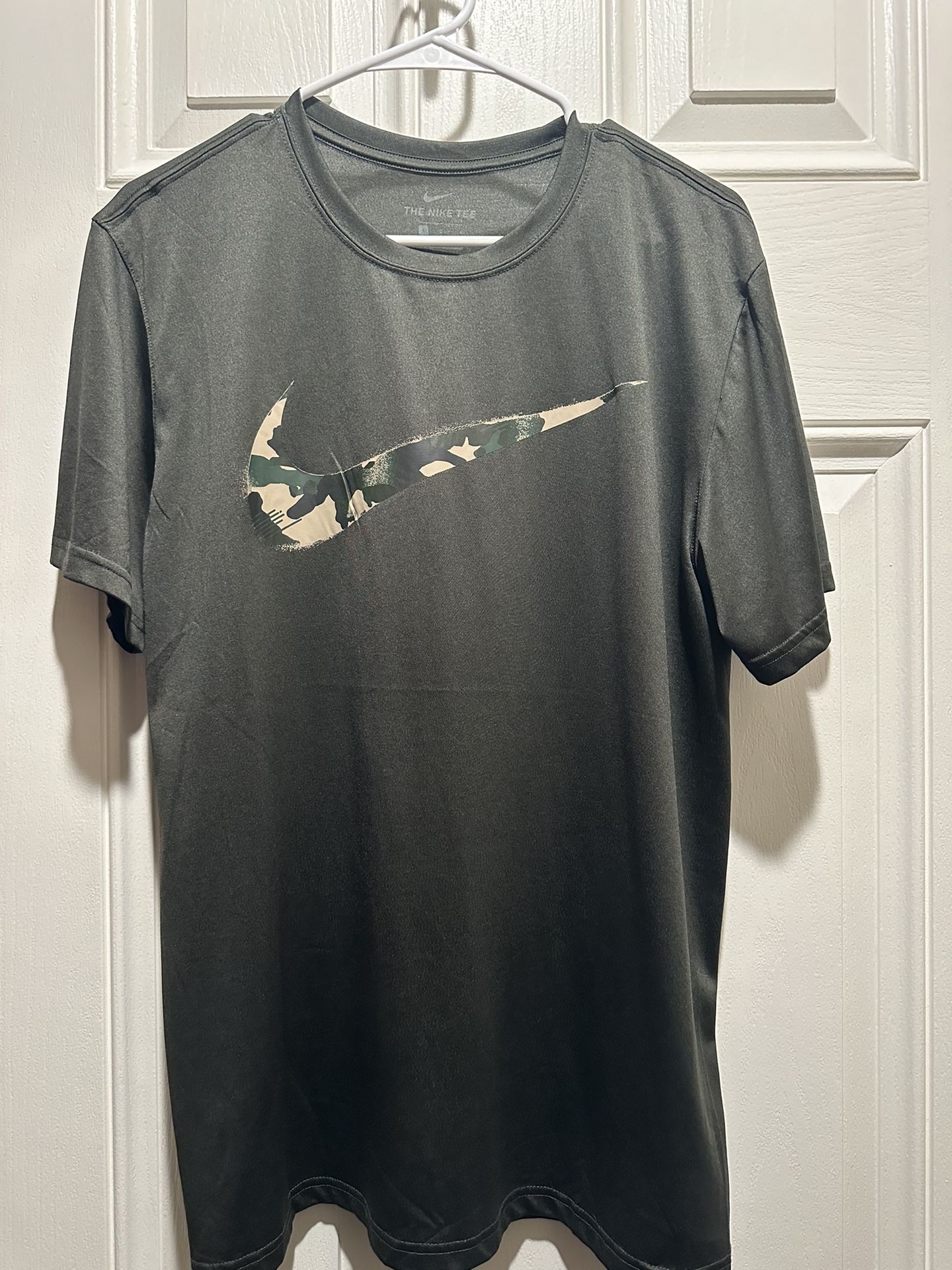 2 Men’s Nike Camo Dri Fit Large Shirts 