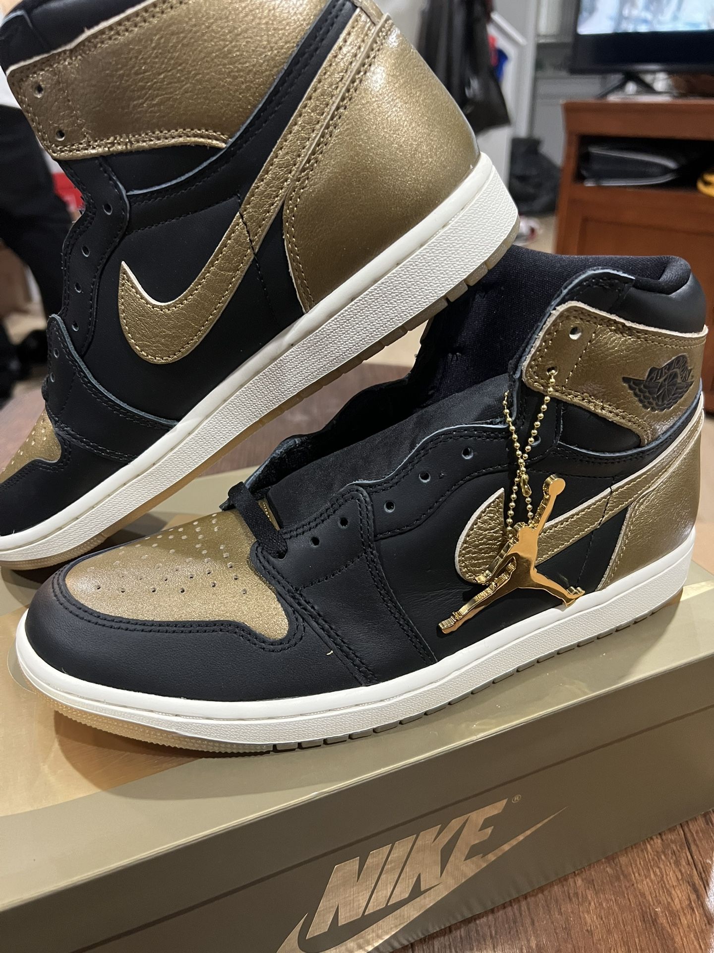 Jordan Retro 1 OG High Black Metallic Gold Brand New Size 10.5 Mens
