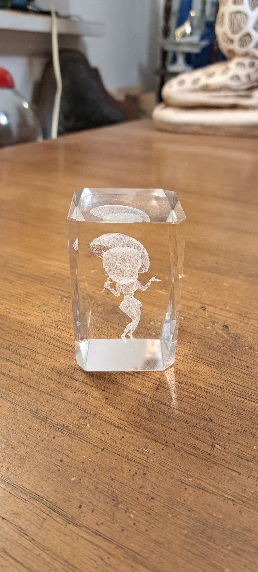 Rare 3D Betty Boop Holding An Umbrella Hologram Clear Crystal Glass Paperweight Laser Etched 