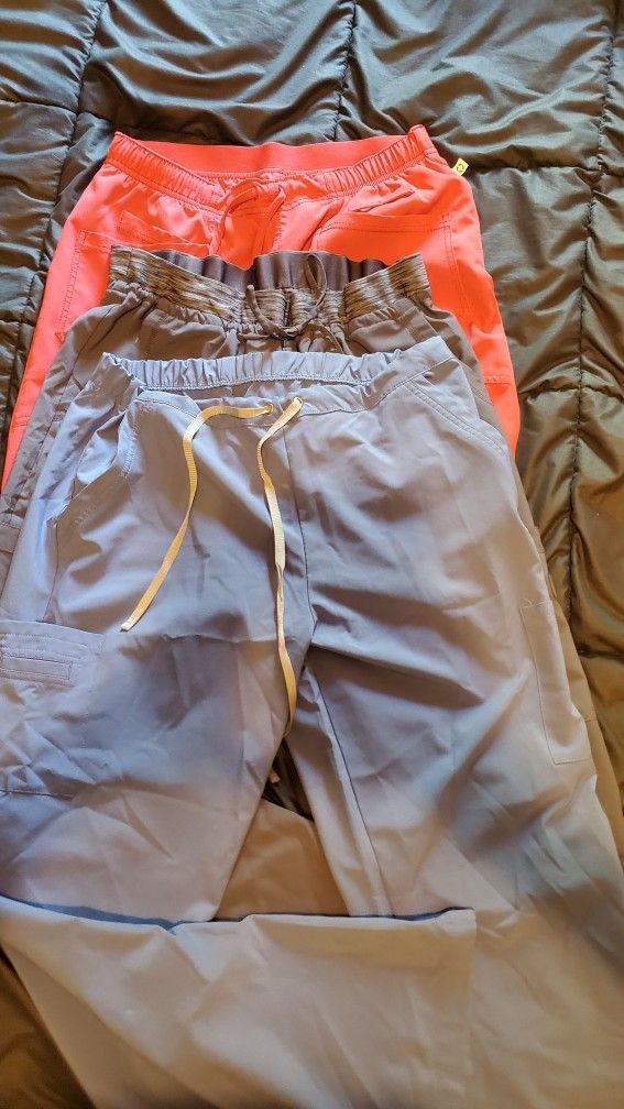 3 Size M SCRUBS X $15